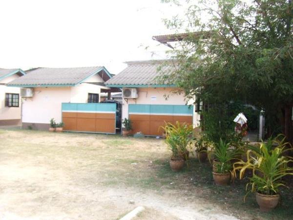 Nora Guesthouse チュンポーン エクステリア 写真